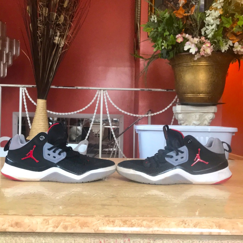 Jordan sneaker size 4 kids